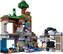 Load image into Gallery viewer, LEGO® Minecraft 21147 The Bedrock Adventures (644 pieces)