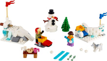 Load image into Gallery viewer, LEGO® Seasonal 40424 Winter Snowball Fight (149 pieces)