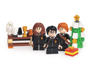 LEGO© Harry Potter™ Magical Year at Hogwarts (Activity Book with 3 Minifigures)