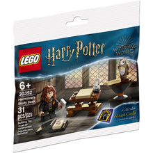 Load image into Gallery viewer, LEGO® Harry Potter™ 30392 Hermione&#39;s Study Desk (32 pieces)