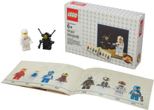 Load image into Gallery viewer, LEGO® 5002812 Classic Spaceman Minifigure (19 pieces)