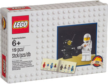 Load image into Gallery viewer, LEGO® 5002812 Classic Spaceman Minifigure (19 pieces)